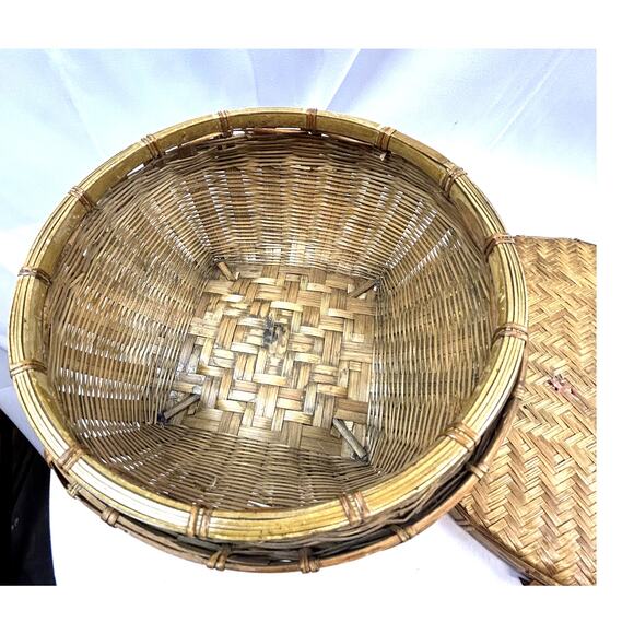 Bamboo and Rattan Vintage Basket with lid Unique 10" round 5" tall - Picture 5 of 9